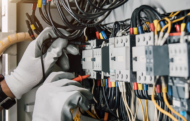 Image of hands handling cables and plugs